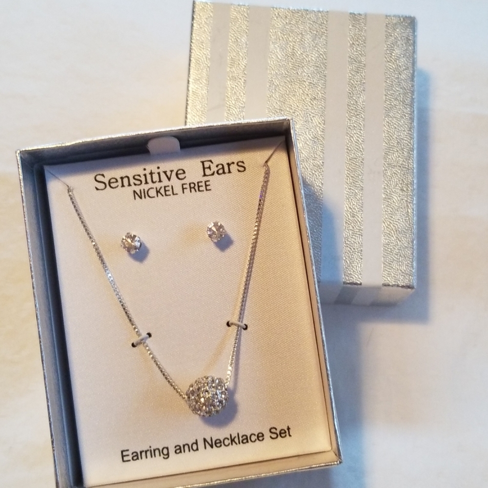 New! Silver necklace set